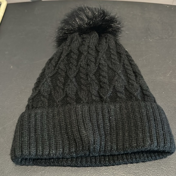 UGG fleece beanie with pearls - Picture 2 of 3